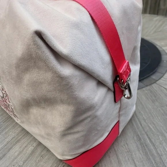 Juicy Couture Cream Canvas Travel Bag with Hot Pink Trim - Picture 4 of 10